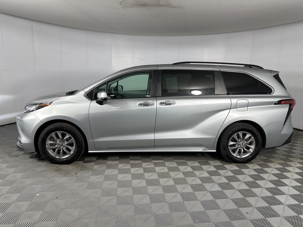2022 Toyota Sienna XLE 7 Passenger