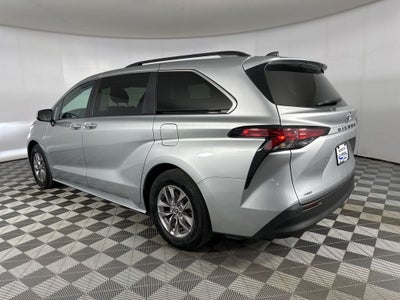 2022 Toyota Sienna XLE 7 Passenger