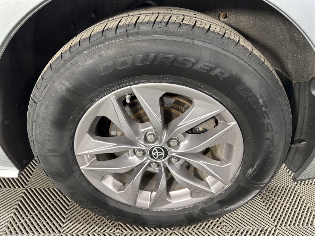 2022 Toyota Sienna XLE 7 Passenger