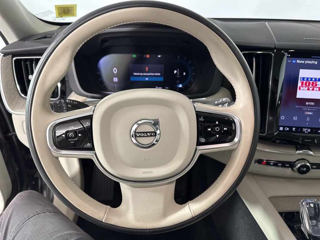 2022 Volvo XC60 B5 Inscription
