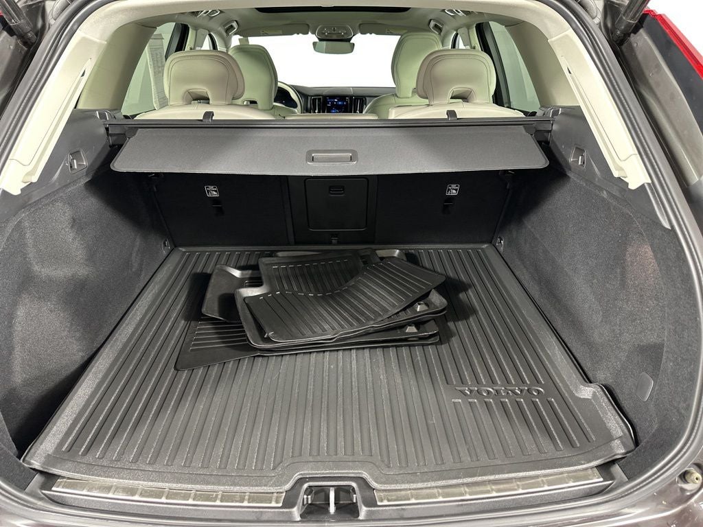 2022 Volvo XC60 B5 Inscription